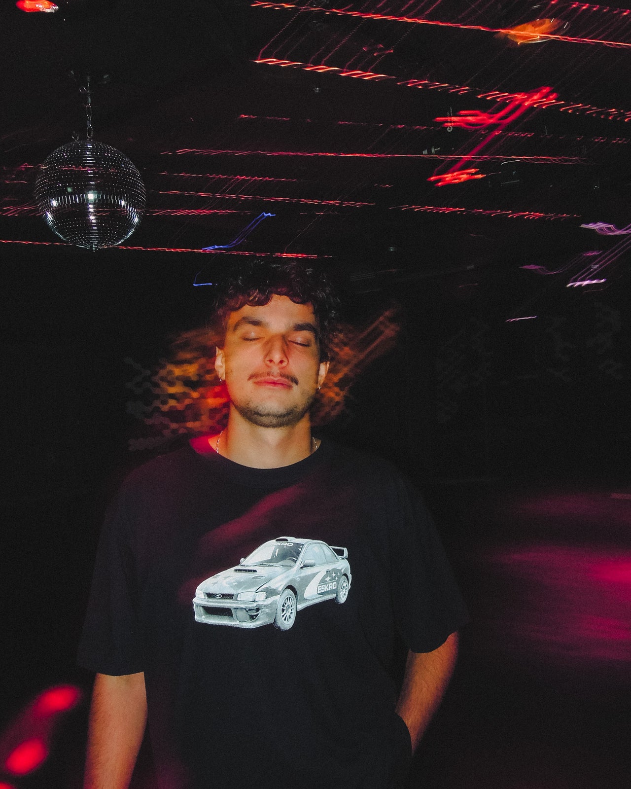 FLAT OUT - Oversized Tee "Built in the lab"